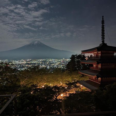 Gate Yamanashi Tsuru Villa Bagian luar foto